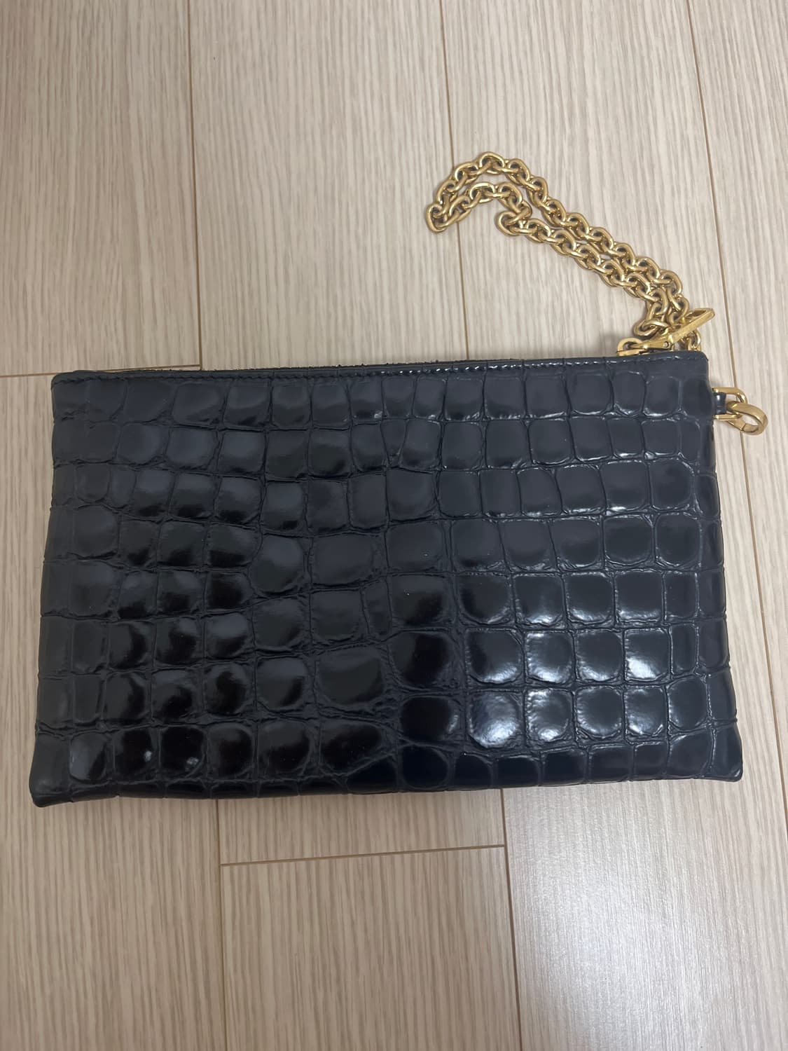미우미우 블랙 크로코 체인 클러치 상품이미지2