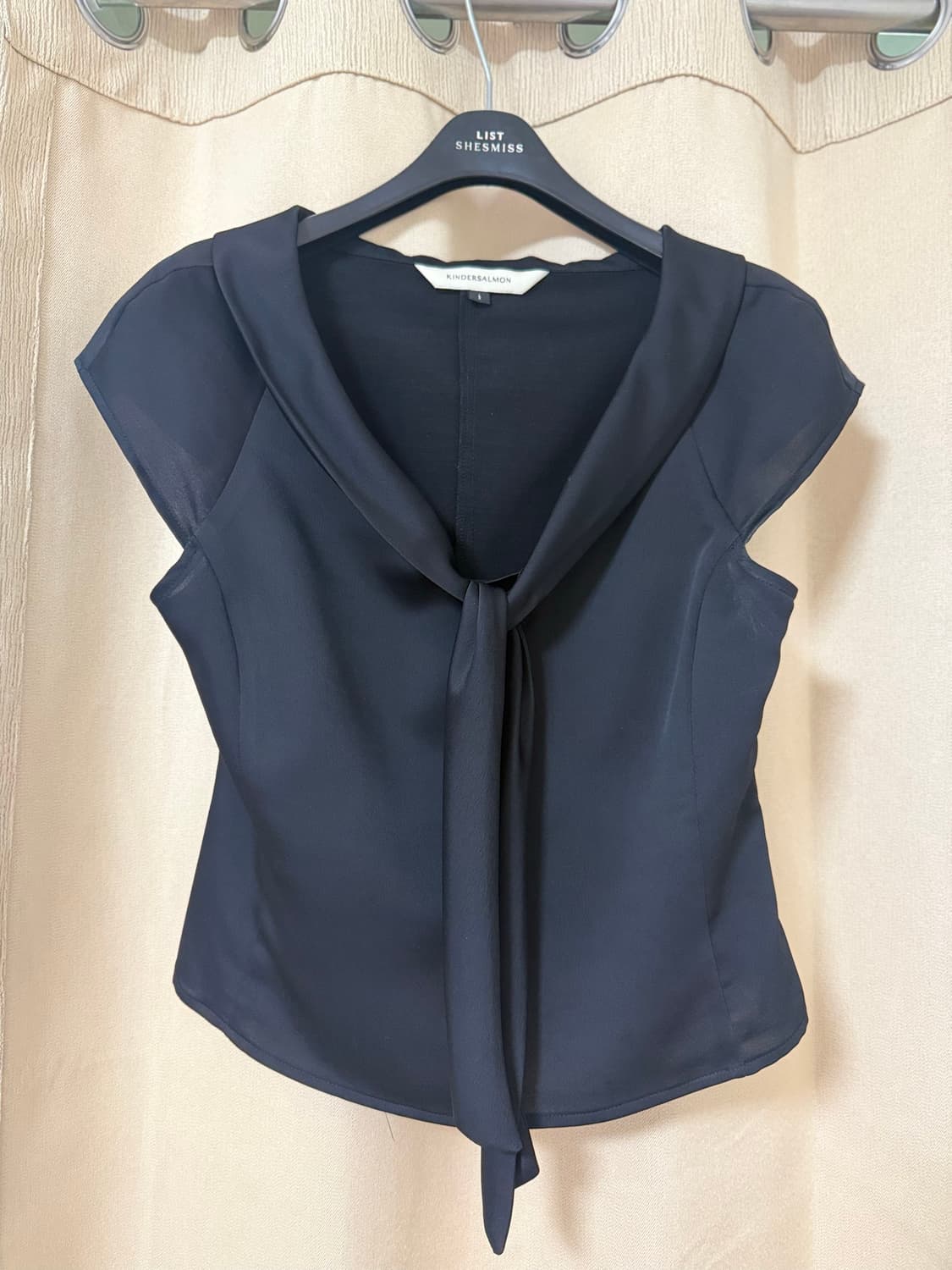 킨더살몬 블랙탑(Valois Bowtie Top Black) 1사이즈 상품이미지2