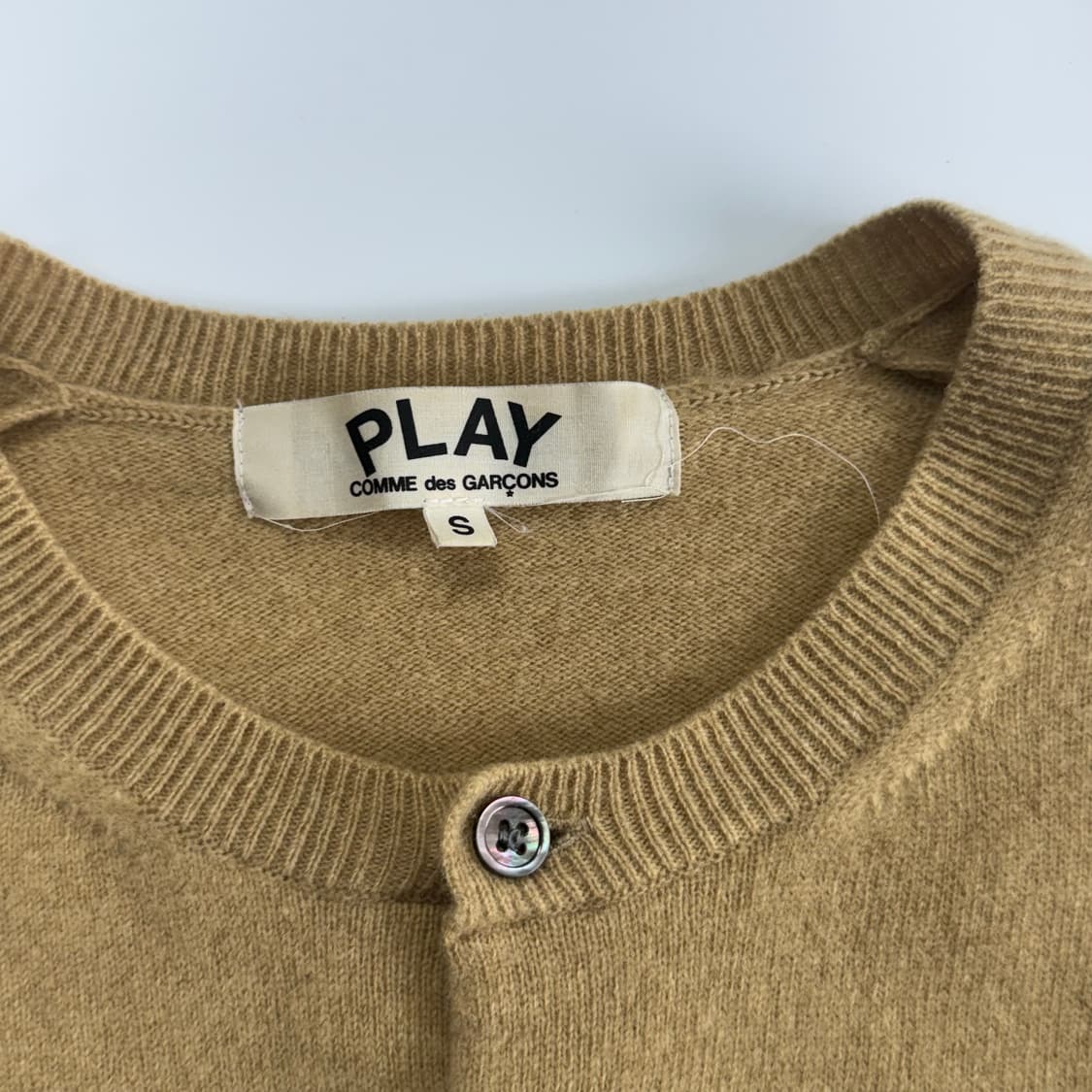 Comme des garcons 꼼데가르송 블랙 와펜 베이지 가디건  상품이미지7