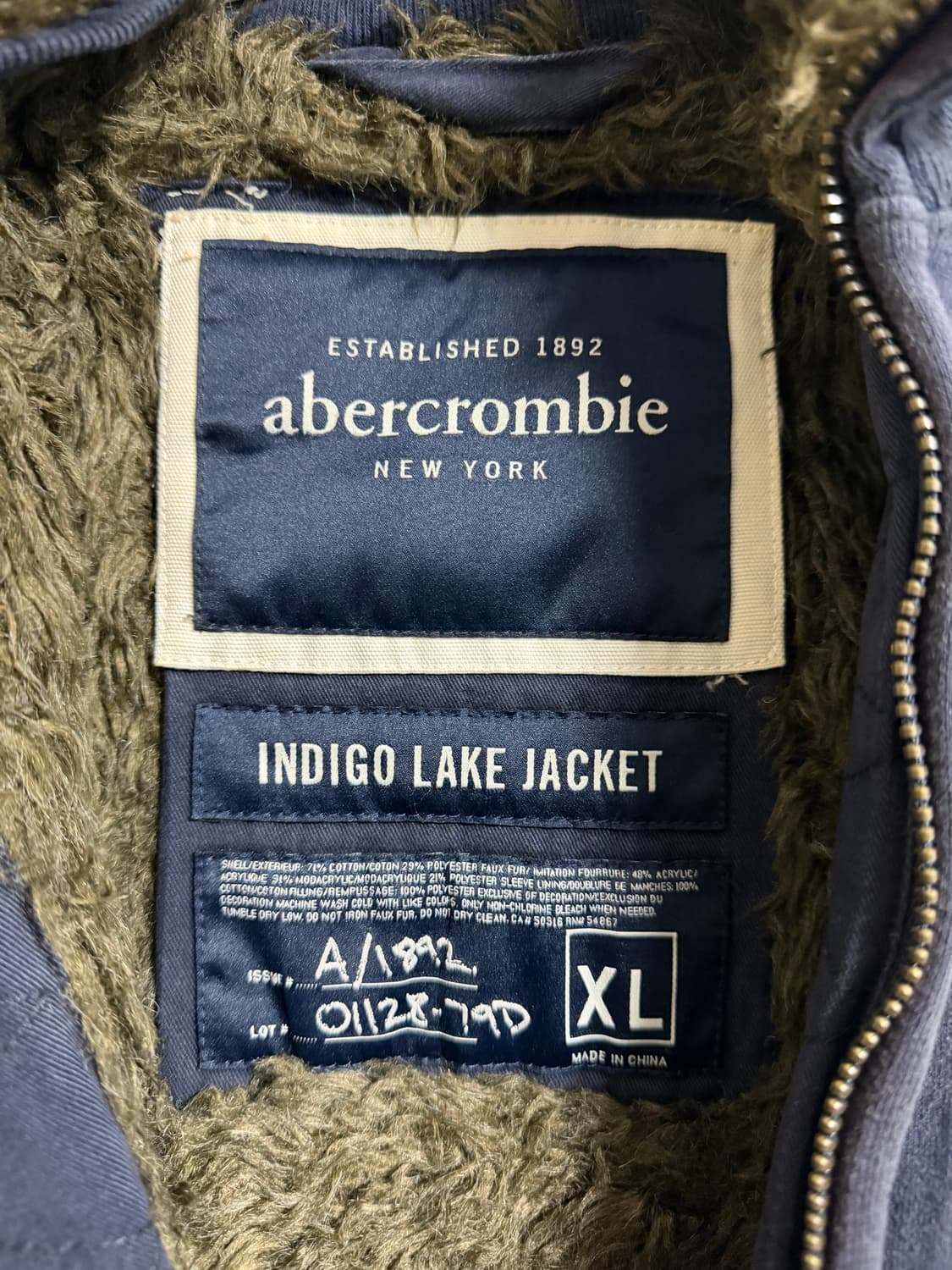 아베크롬비 센터로고 네이비 울프죠 집업 상품이미지4