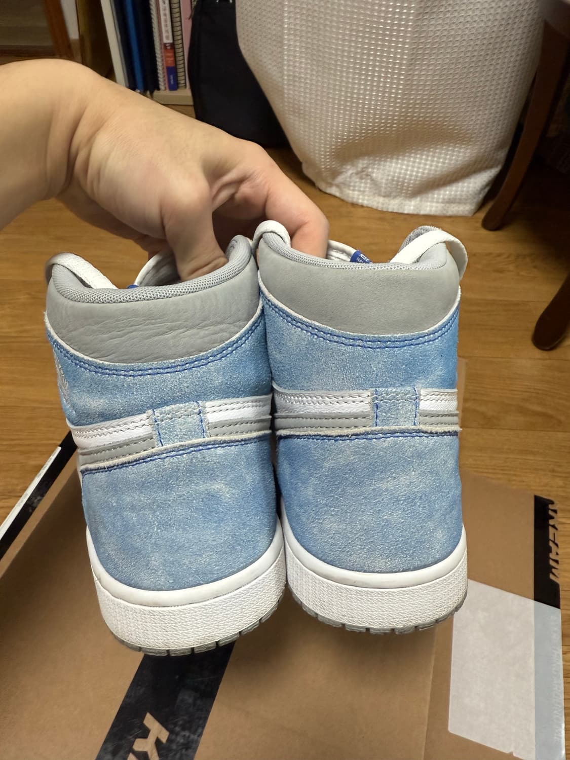 260) 조던 1 하이 OG 하이퍼로얄 상품이미지6