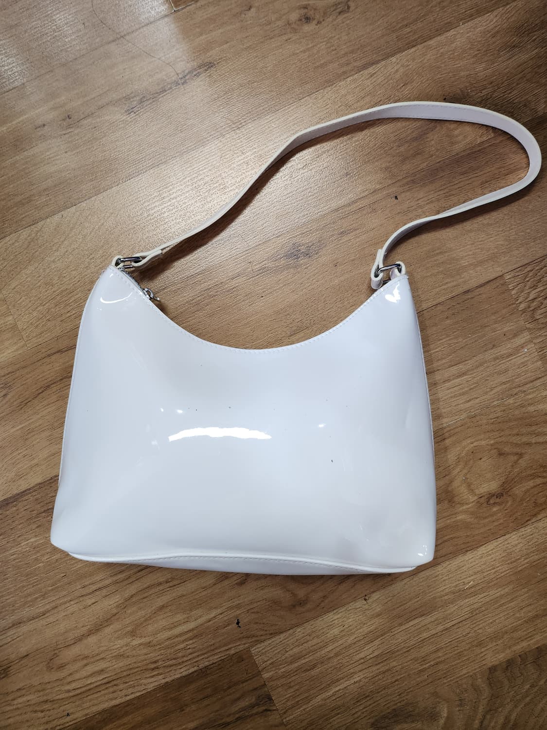 603) H&M DIVIDED 에나멜 화이트 호보백 상품이미지2