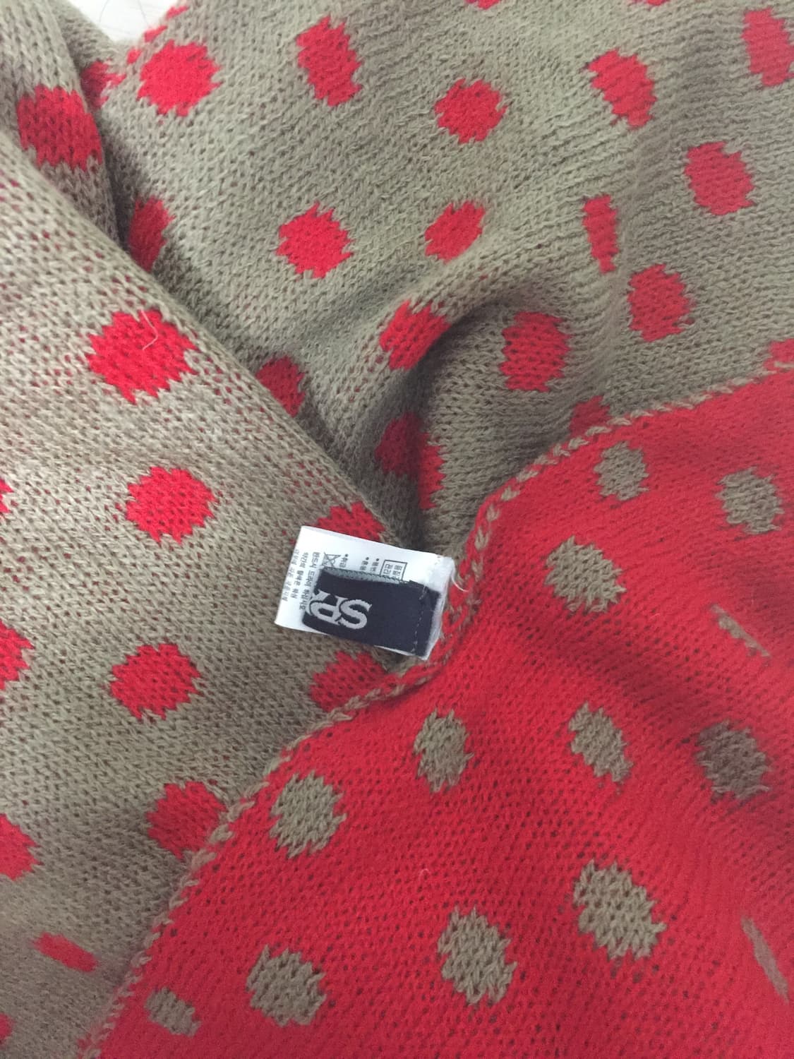 스파오 레드 도트 머플러 상품이미지3