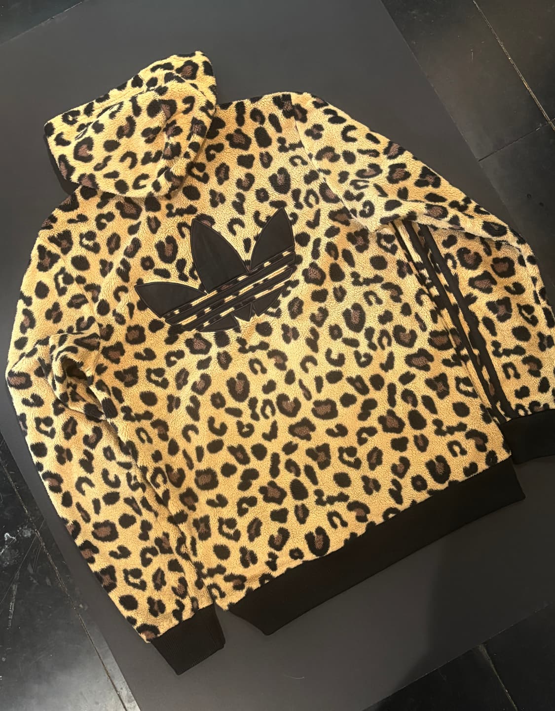 아디다스 레오파드 빅로고 후리스 상품이미지2