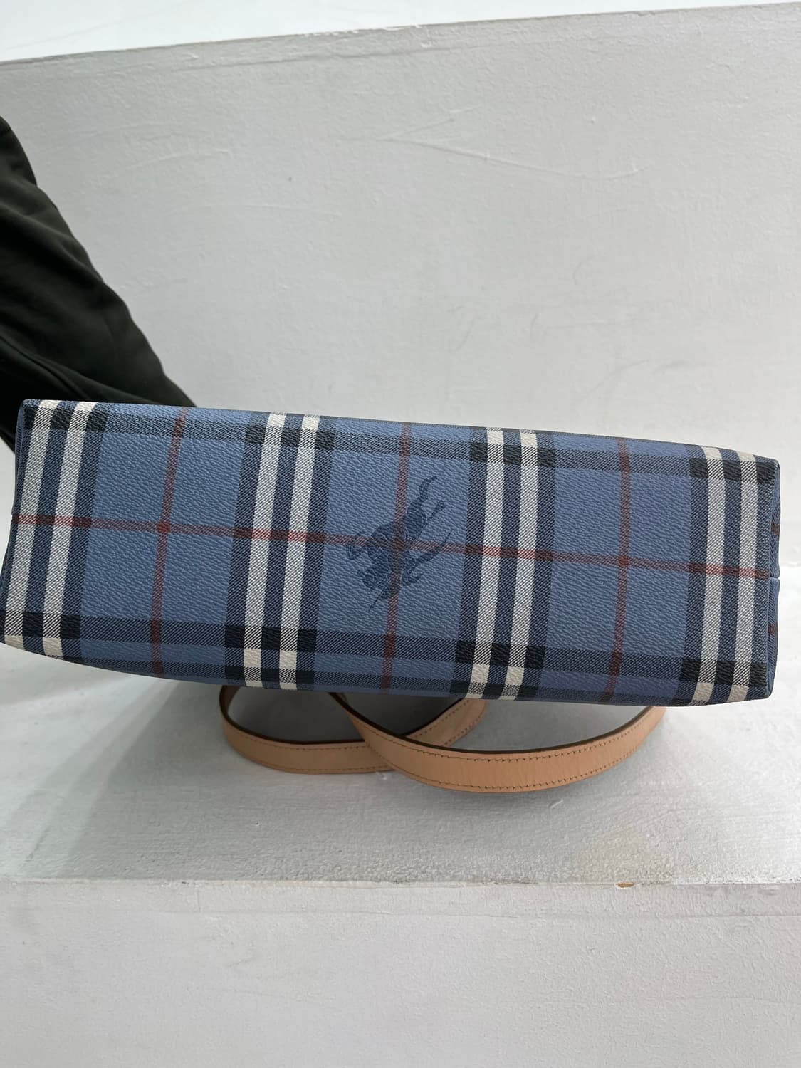 버버리 블루 체크 토트백 상품이미지3