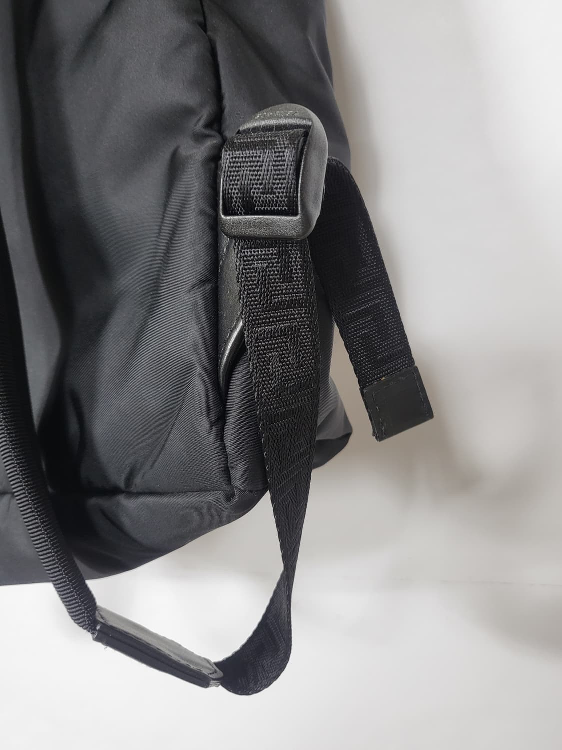 베르사체(Versace)블랙 나일론 로고 스탬프 백팩 새제품급 상품이미지8