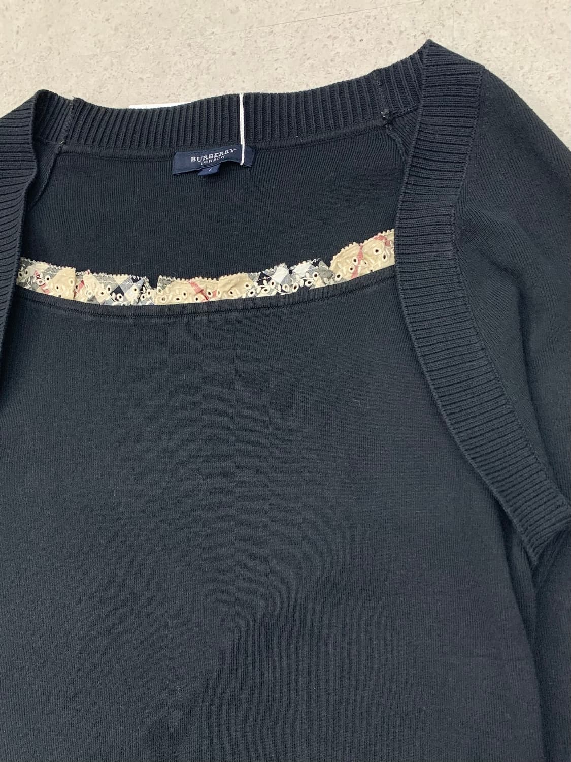 Burberry 버버리 스퀘어 넥 티셔츠 상품이미지3