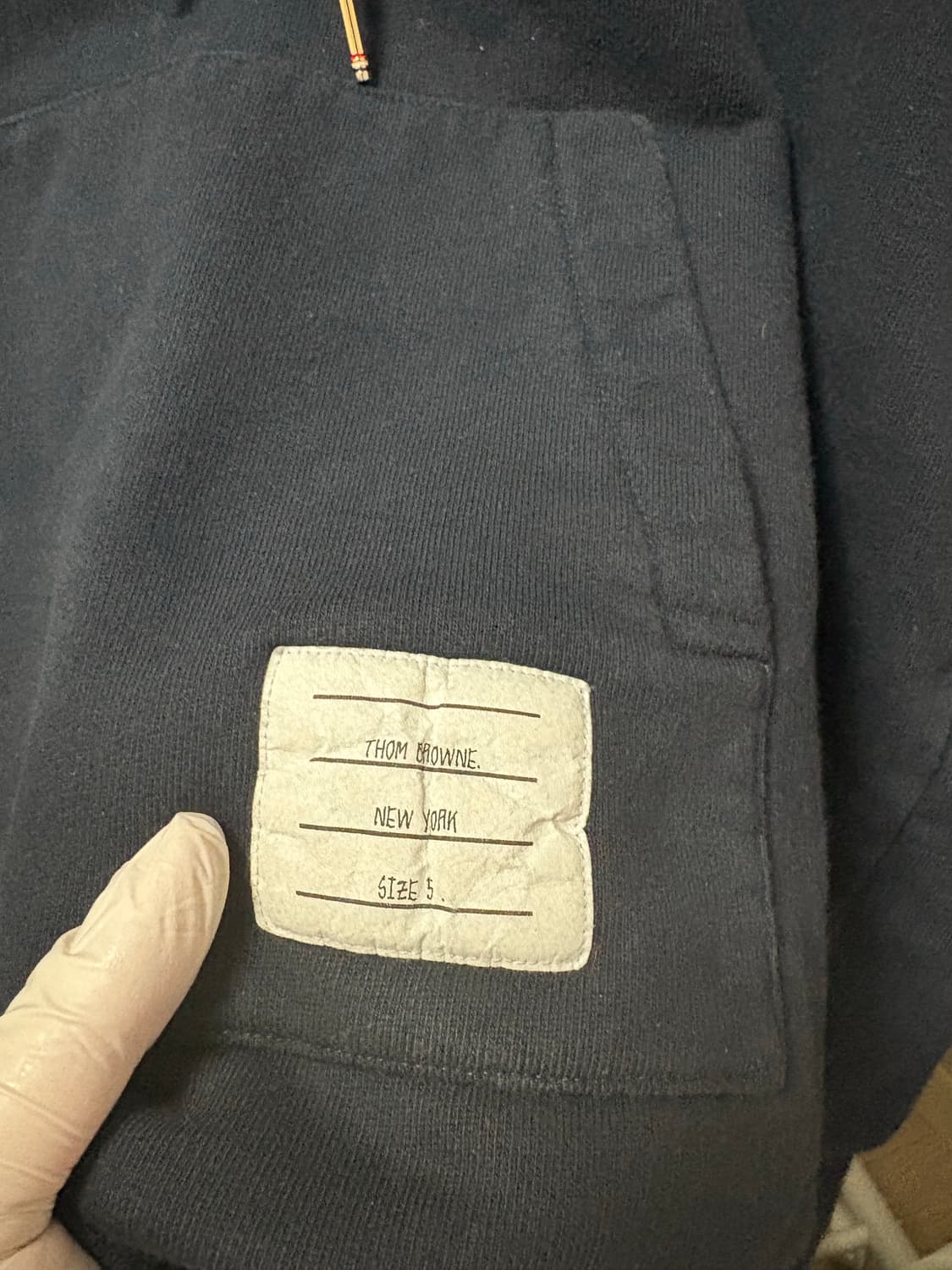 톰브라운 백삼선 네이비 후드티 5사이즈 상품이미지4