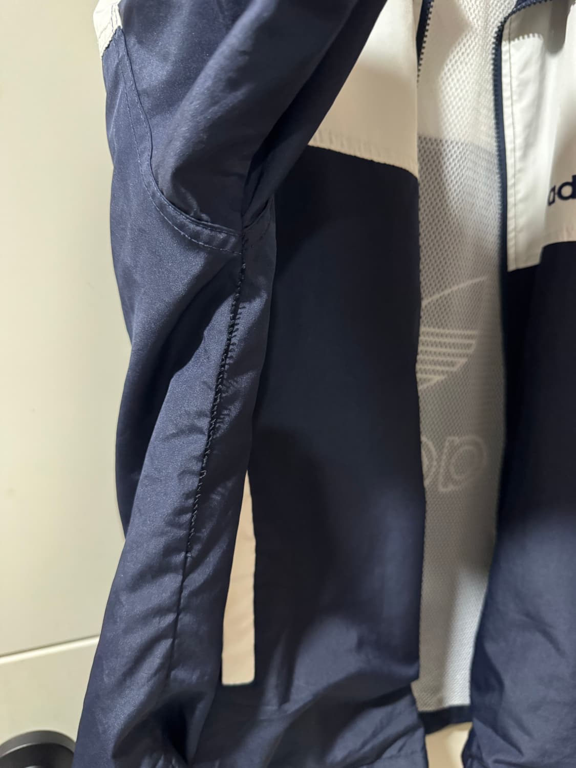 아디다스 올드스쿨 흰/검 범고래 빅로고 바람막이   상품이미지8