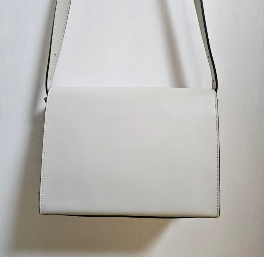 (새상품) 빈가디세이 아테 버클백 미니 초크화이트 상품이미지7