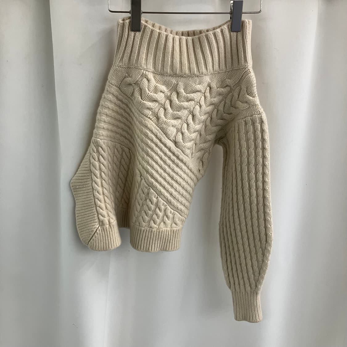 버버리 아이보리 비대칭 원숄더 캐시미어 니트 스웨터 M 상품이미지1