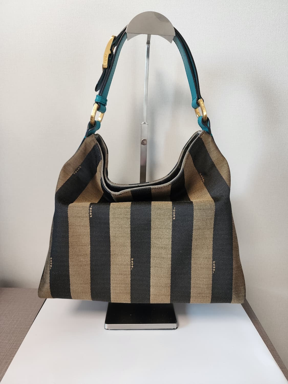 정품 펜디 시그니처 스트라이프 호보백 상품이미지1