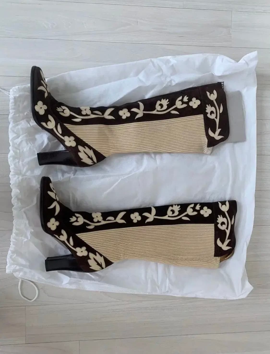 Dolce&Gabbana 돌체앤가바나 스웨이드 플로럴 니하이 부츠 상품이미지4