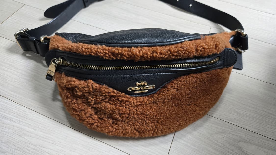 COACH 코치 시어링 벨트백 상품이미지2