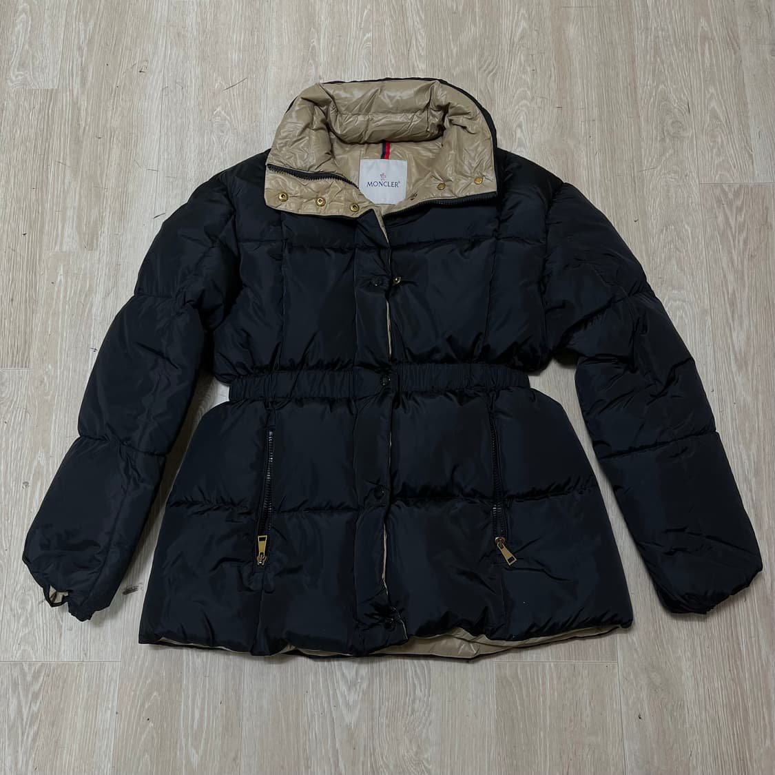 몽클레어 아그뉘 스퀘어 퀼티드 쇼트 다운 자켓 1 상품이미지1