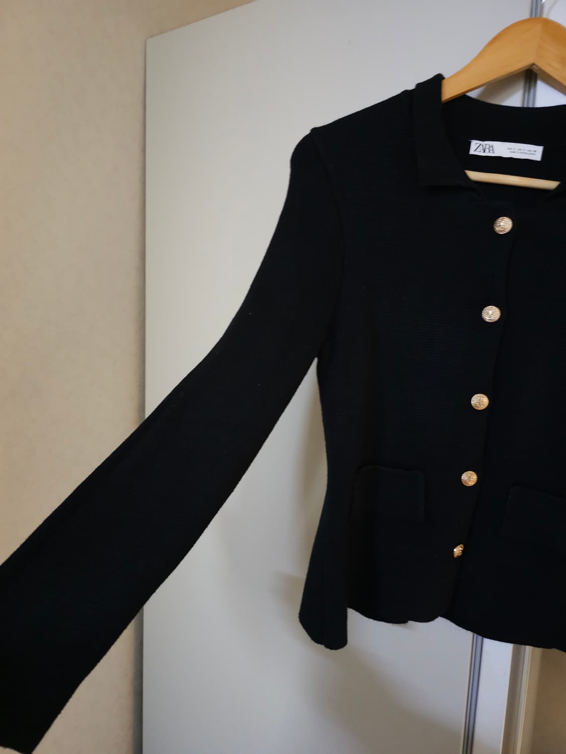 자라 블랙 금장 버튼 가디건 상품이미지3