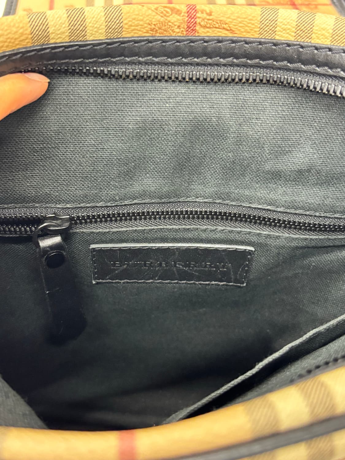 Burberry 버버리 베이지 헤이마켓 크로스백 상품이미지6