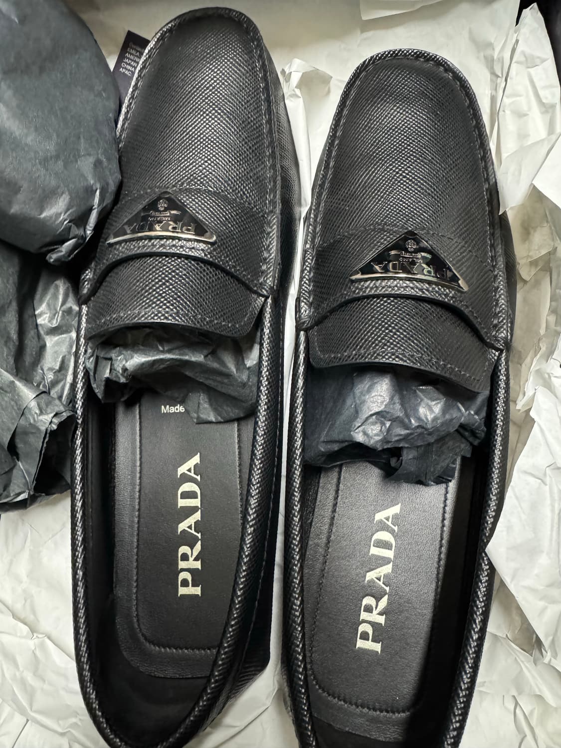 프라다 삼각로고 로퍼 판매합니다 (270~275) 상품이미지1