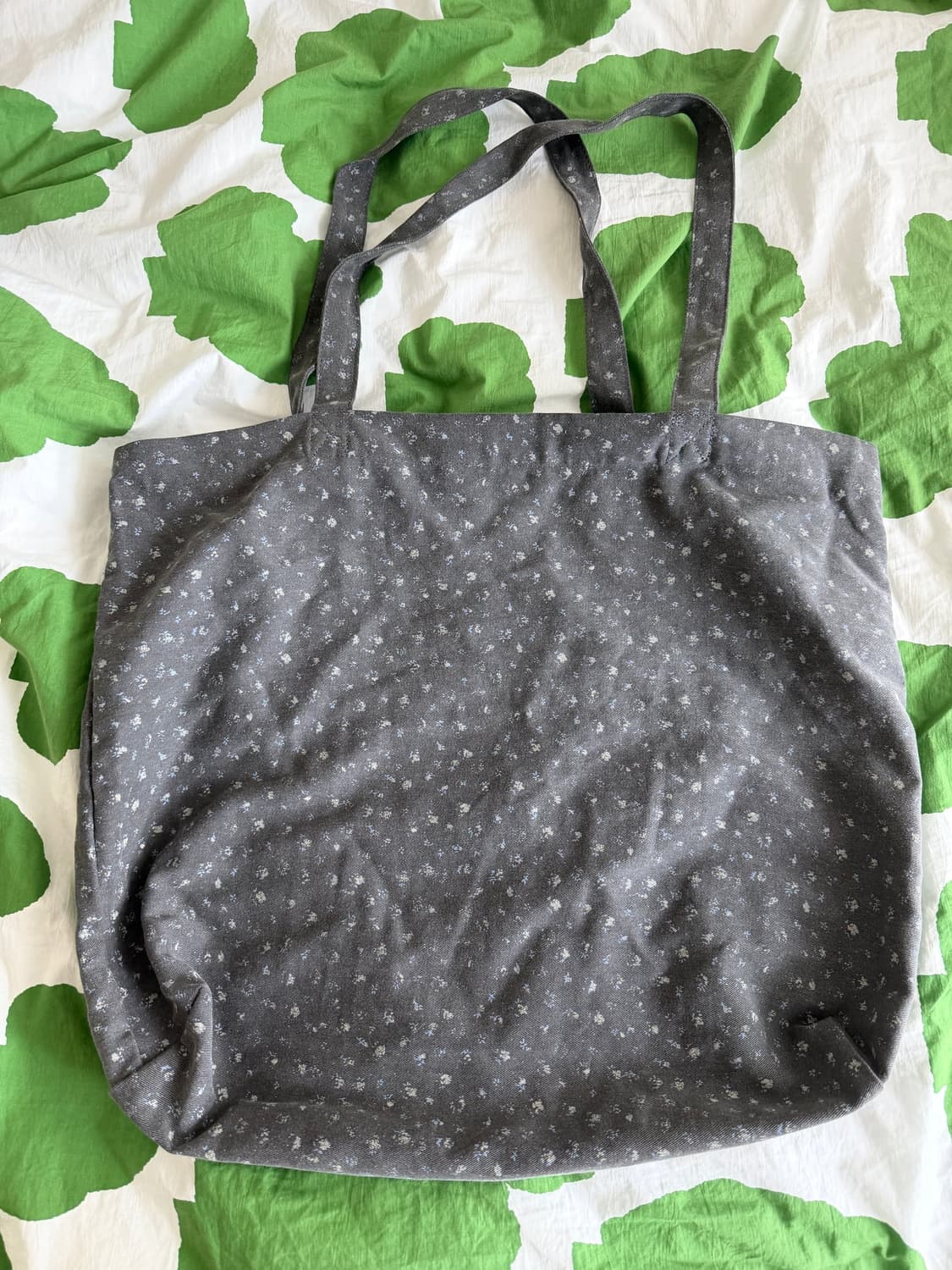 BREEZE TOTE BAG [FLOWER CHARCOAL] 상품이미지3