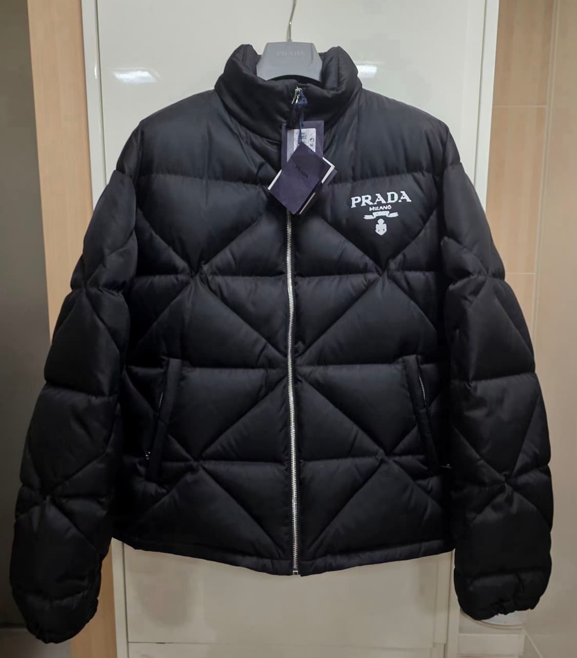 (새제품) 프라다 리나일론 퀼팅 패딩 SGB803 (M사이즈) 상품이미지1