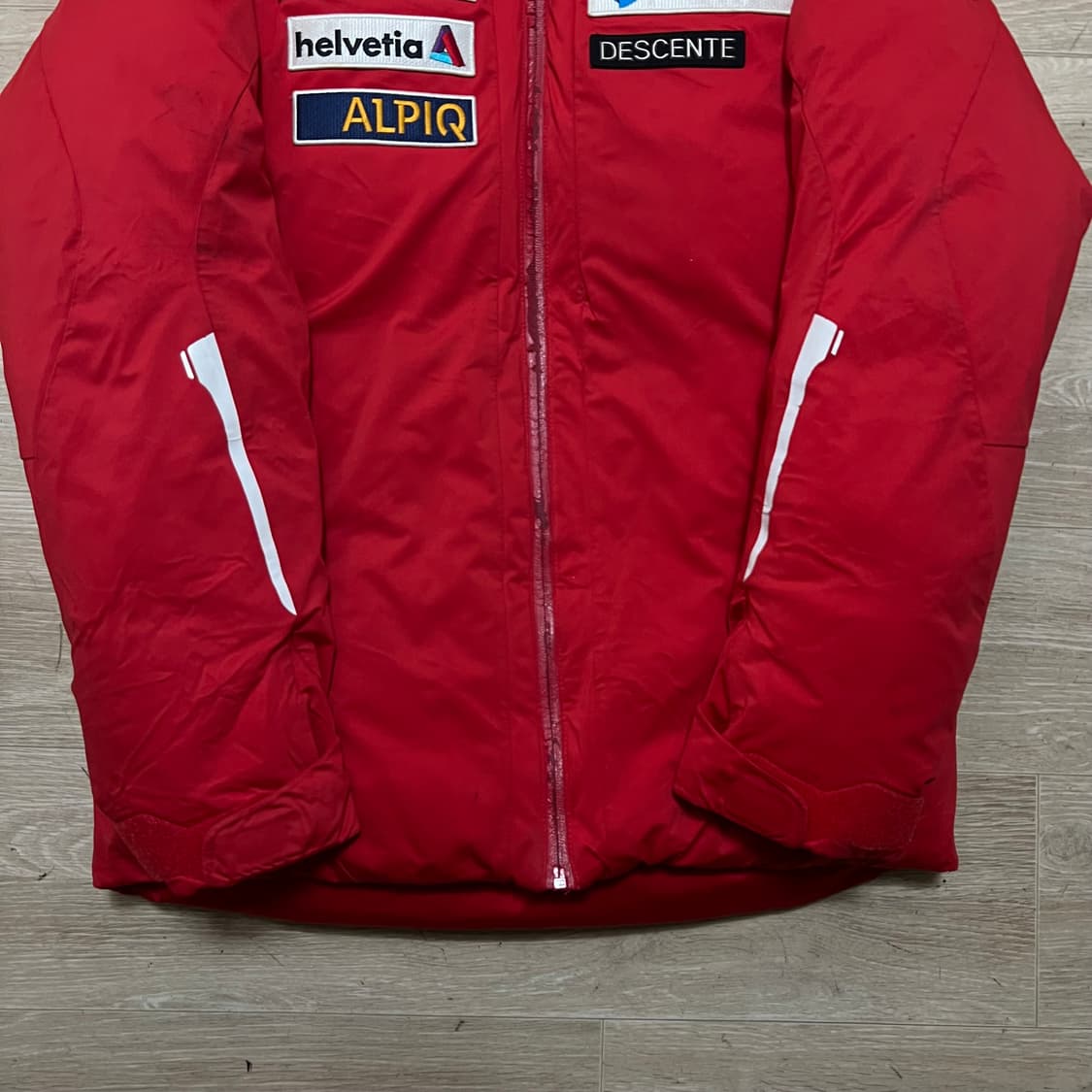 데상트 아우디 덕다운 스위스팀 후드 패딩 점퍼 [레드] S/90 상품이미지3