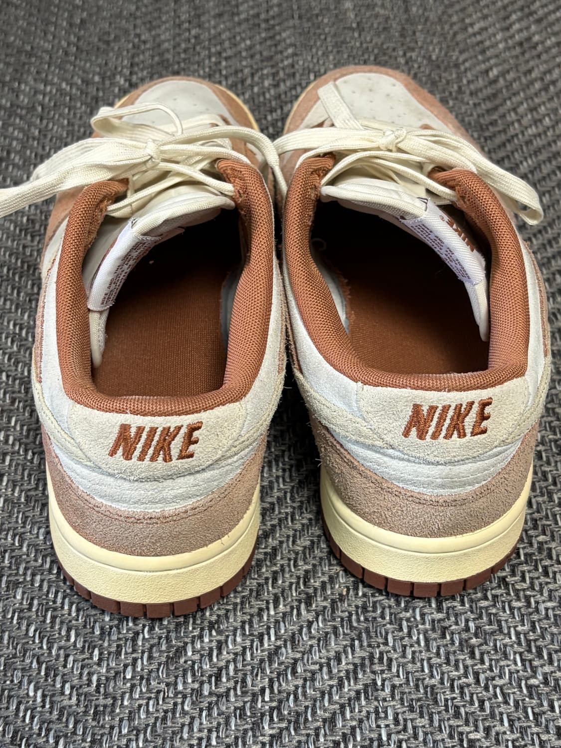 나이키 덩크로우프리미엄 미디움커리 275
 상품이미지7