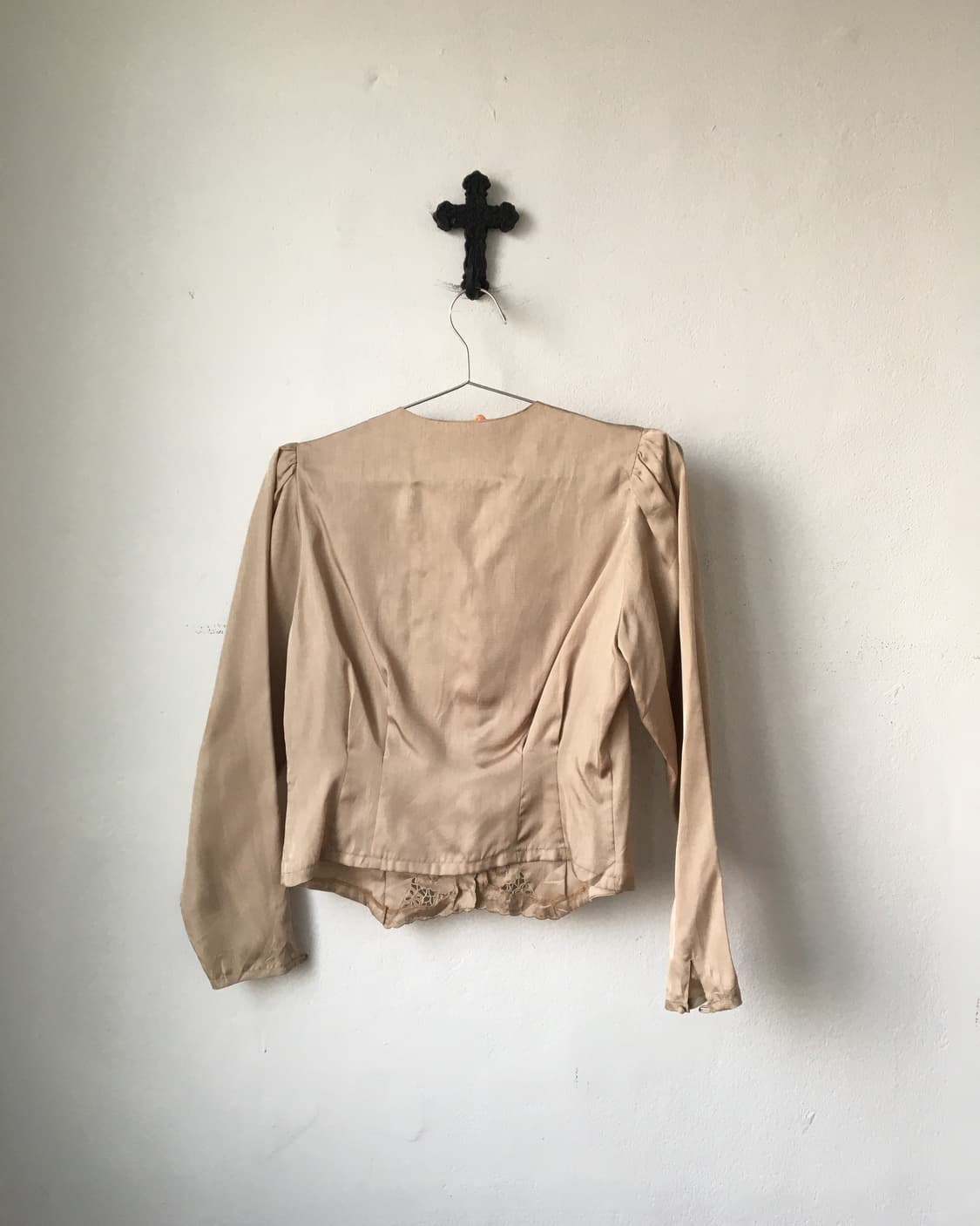 Punching point glossy blouse 상품이미지3