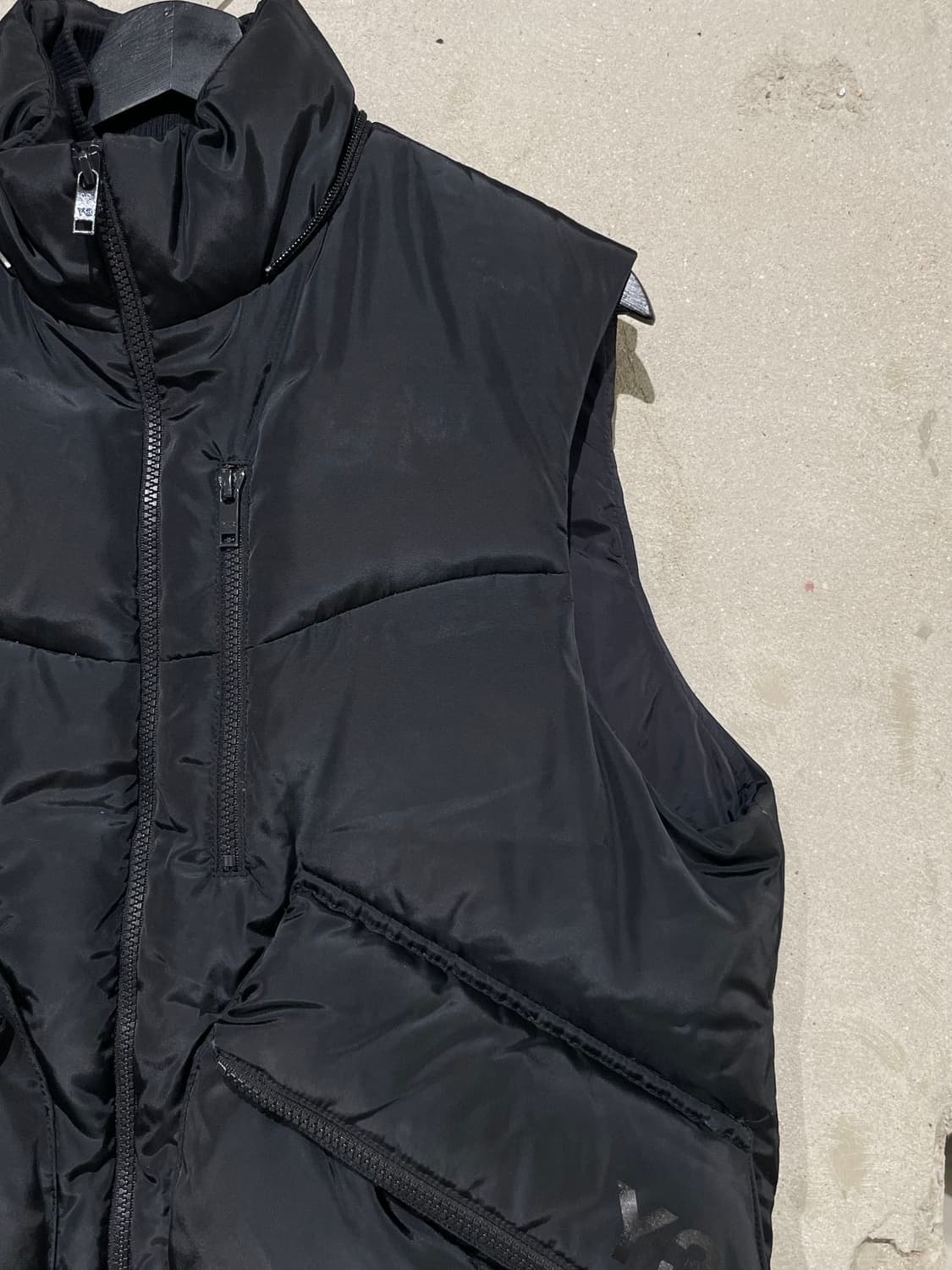 와이 쓰리 블랙 카고 포켓 덕 다운 푸퍼 베스트 상품이미지3