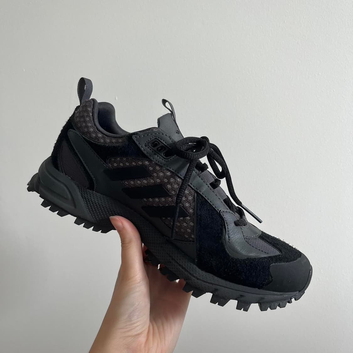 고샤루브친스키 아디다스 유니포마 트레일 러닝 290 상품이미지1