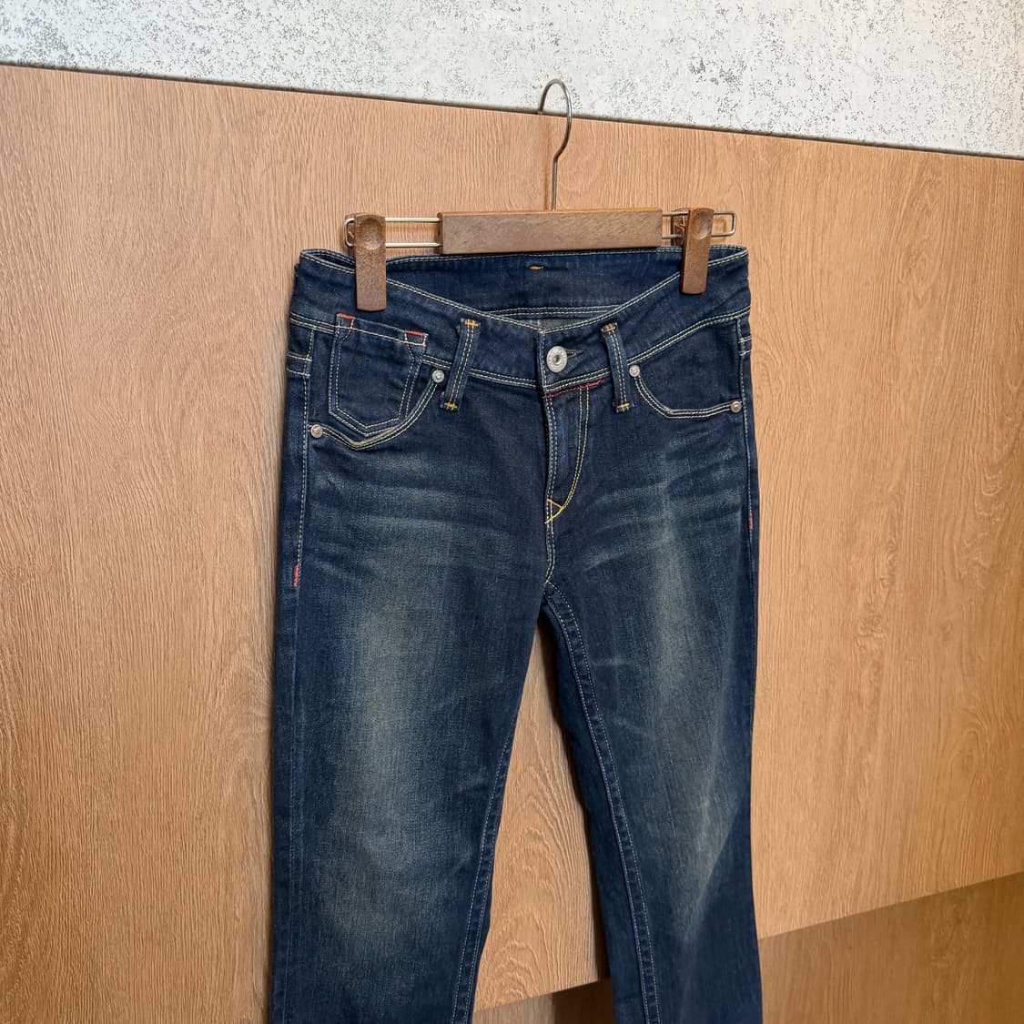 리바이스 데님 팬츠 워싱 스티치 디테일 부츠컷 인디고 블루 상품이미지8