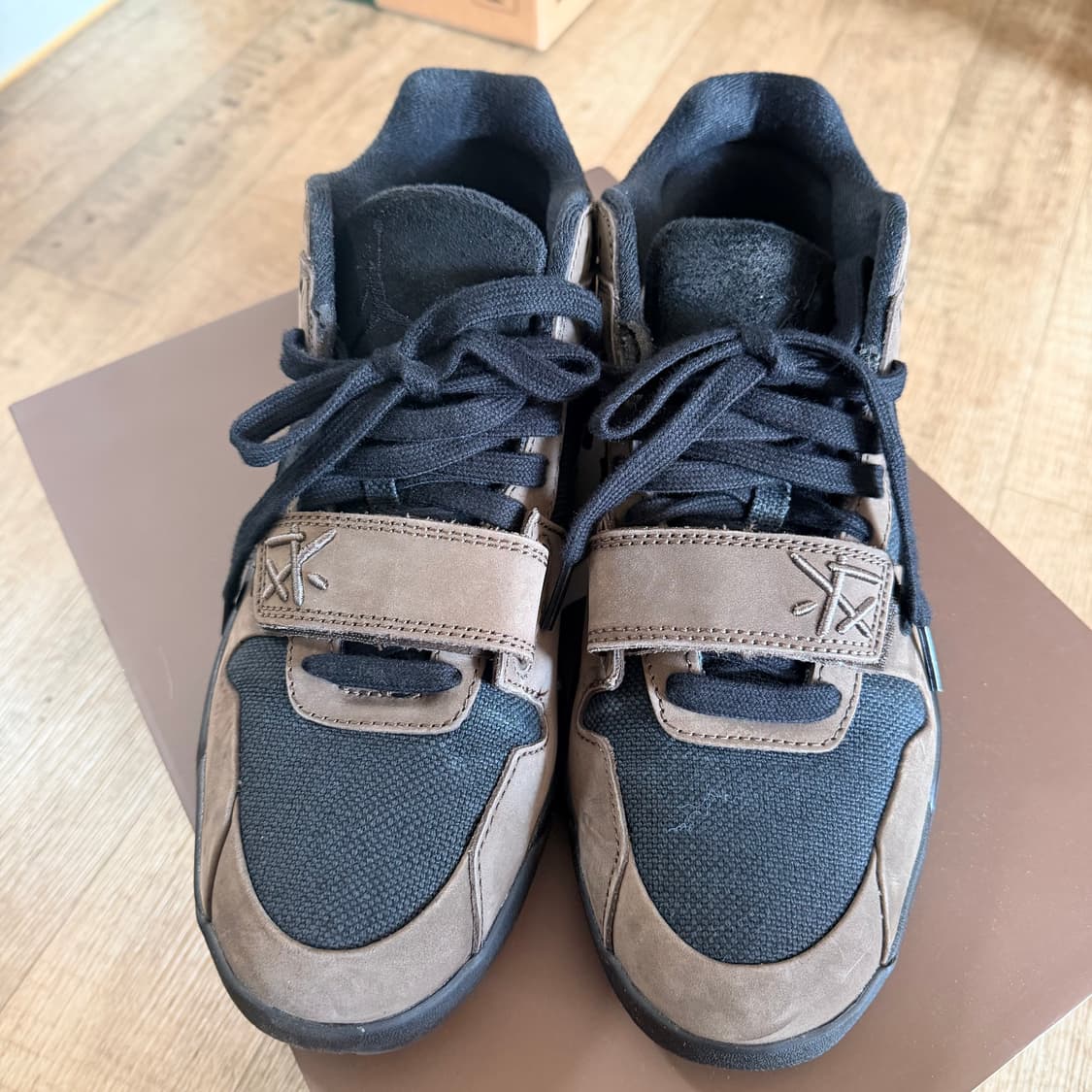 [275] 조던 x 트래비스 스캇 점프맨 잭 TR 블랙 앤 다크 모카 상품이미지3