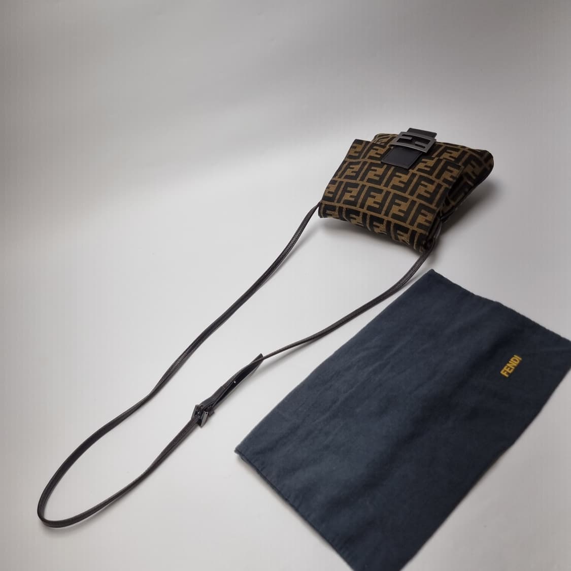 펜디 FENDI 주카 캔버스 브라운 숄더백 (최상급 크로스백) 상품이미지5