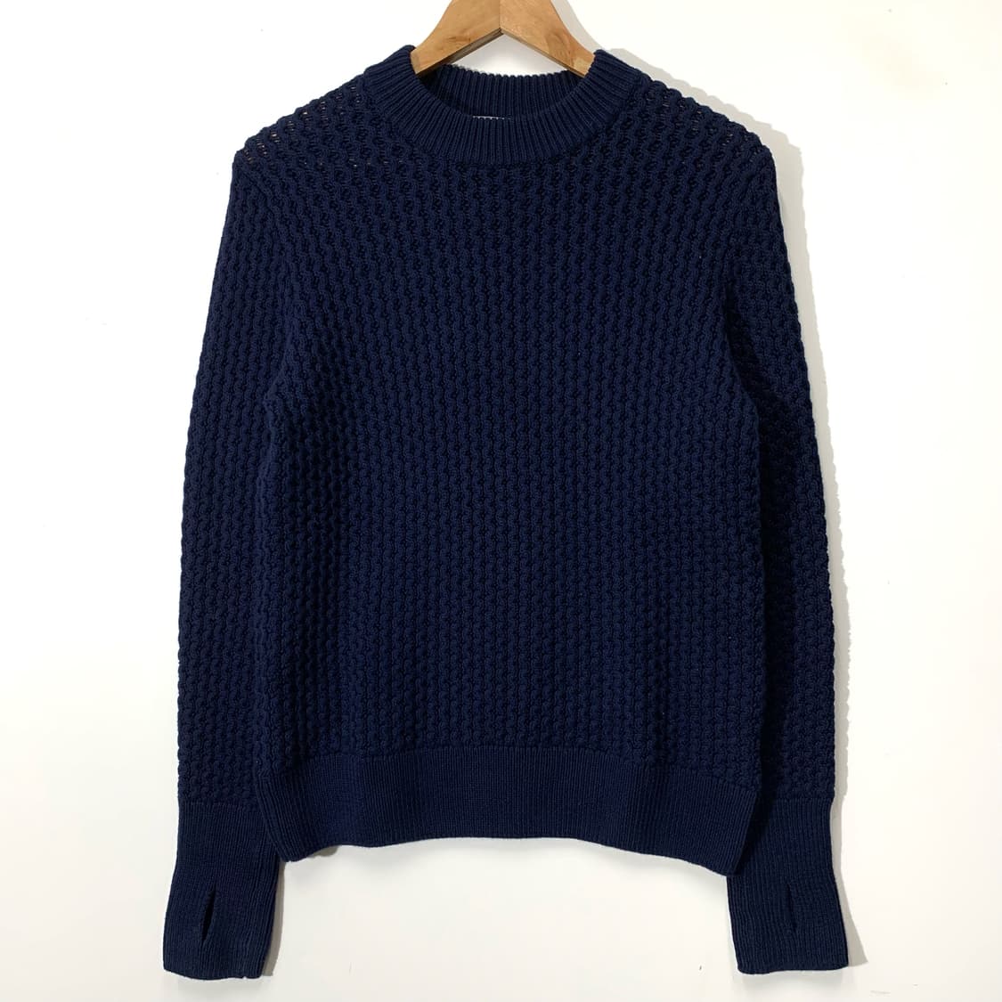 코스 핑거홀 라운드 니트 상품이미지1