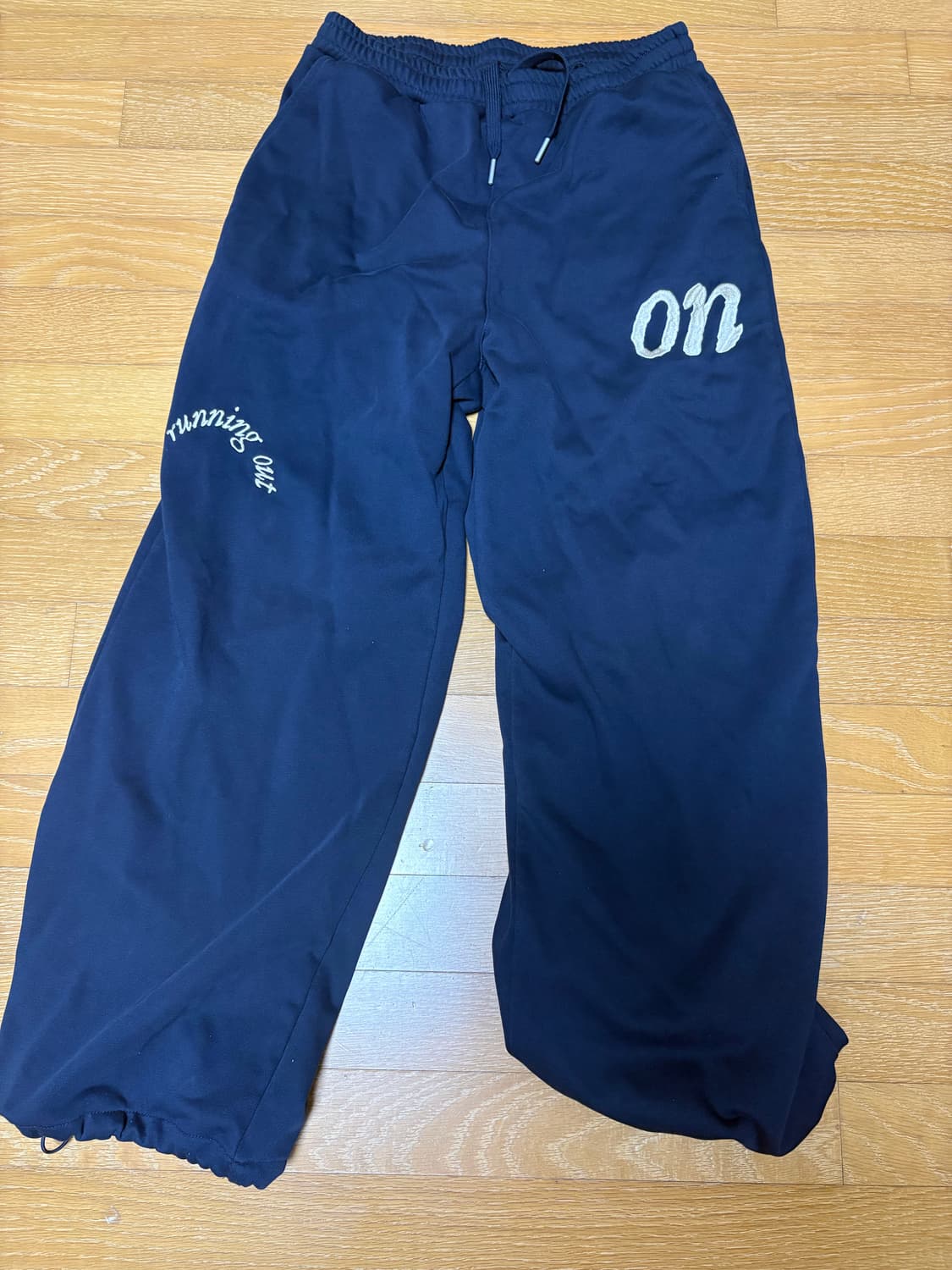 더콜디스트모먼트 on 스웻팬츠 상품이미지1