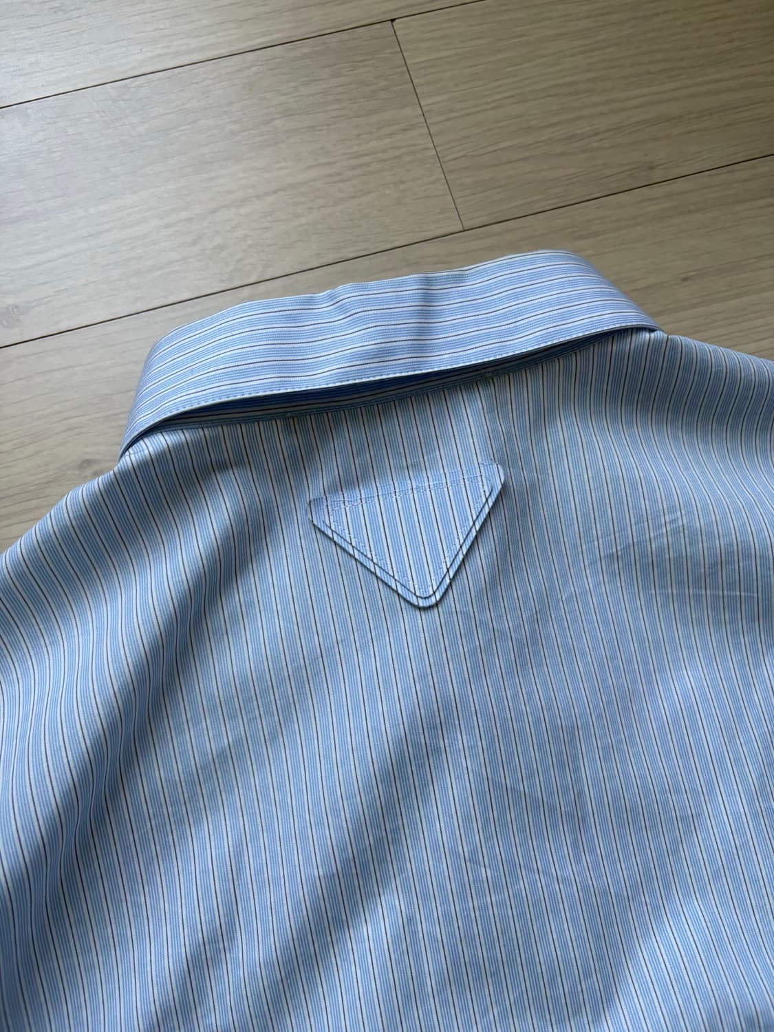 프라다 트라이앵글 패치 스트라이츠 셔츠 상품이미지1