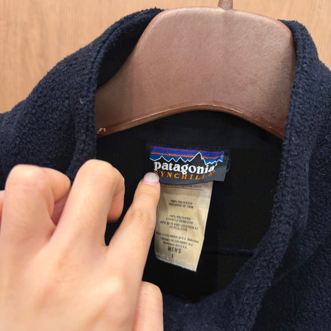 파타고니아 하이넥 풀 집업 플리스 자켓 로고 패치 지퍼 포켓 디테일 블랙 상품이미지6