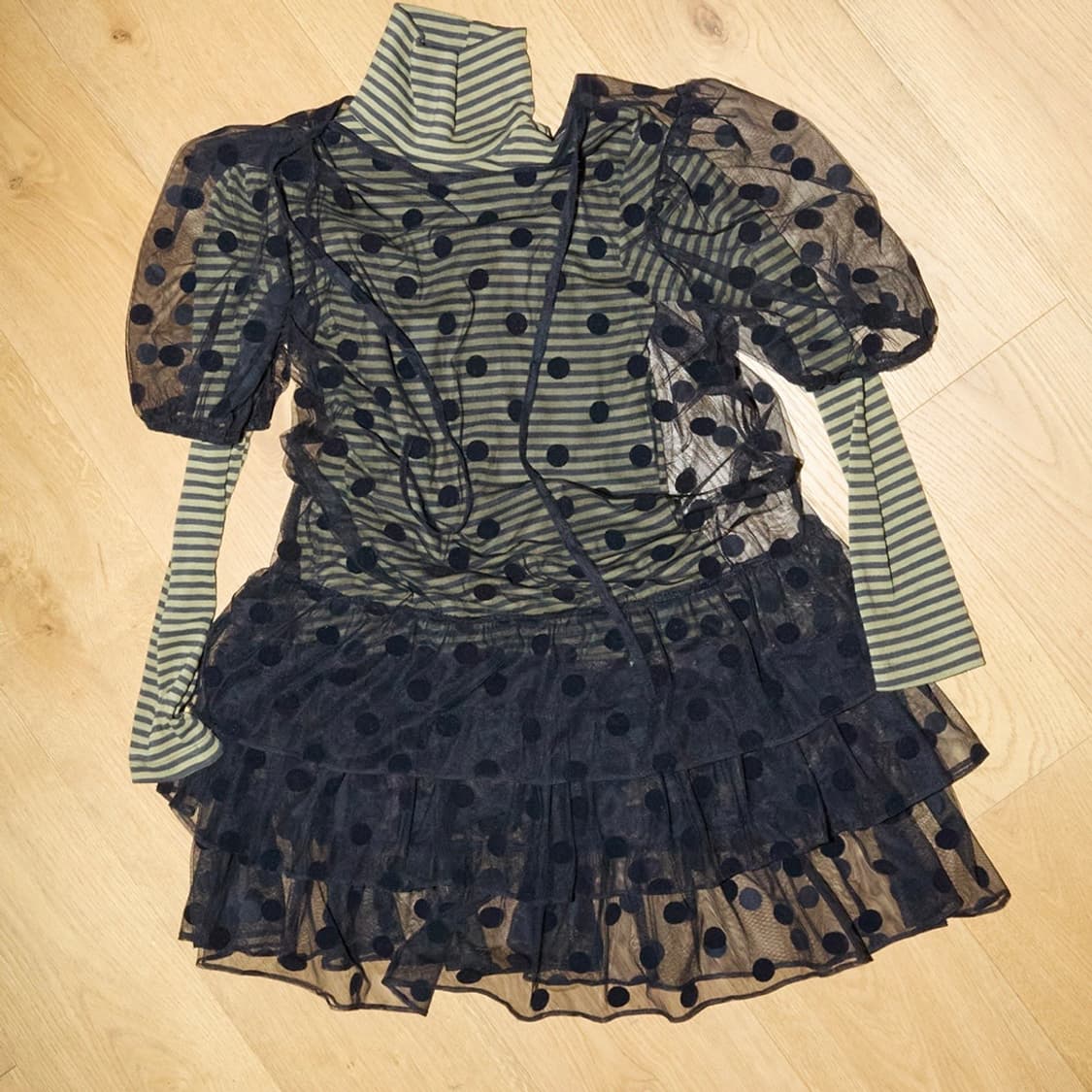 베르크서울 sheer dot flare dress 팝니다 상품이미지2