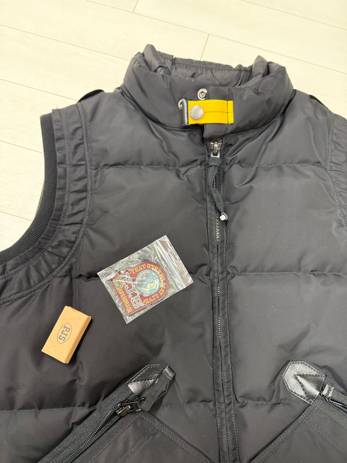 파라점퍼스 패딩 조끼  L 사이즈  상태 목부분 보셔도 오염없이 완전 좋 상품이미지2