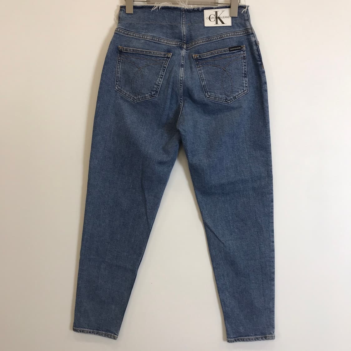 캘빈클라인 CK 가죽탭 MOM JEAN [여성28인치] 상품이미지3
