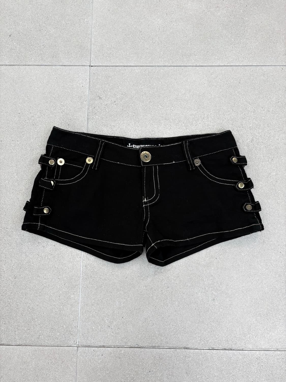 블랙 버클 숏 팬츠 상품이미지1