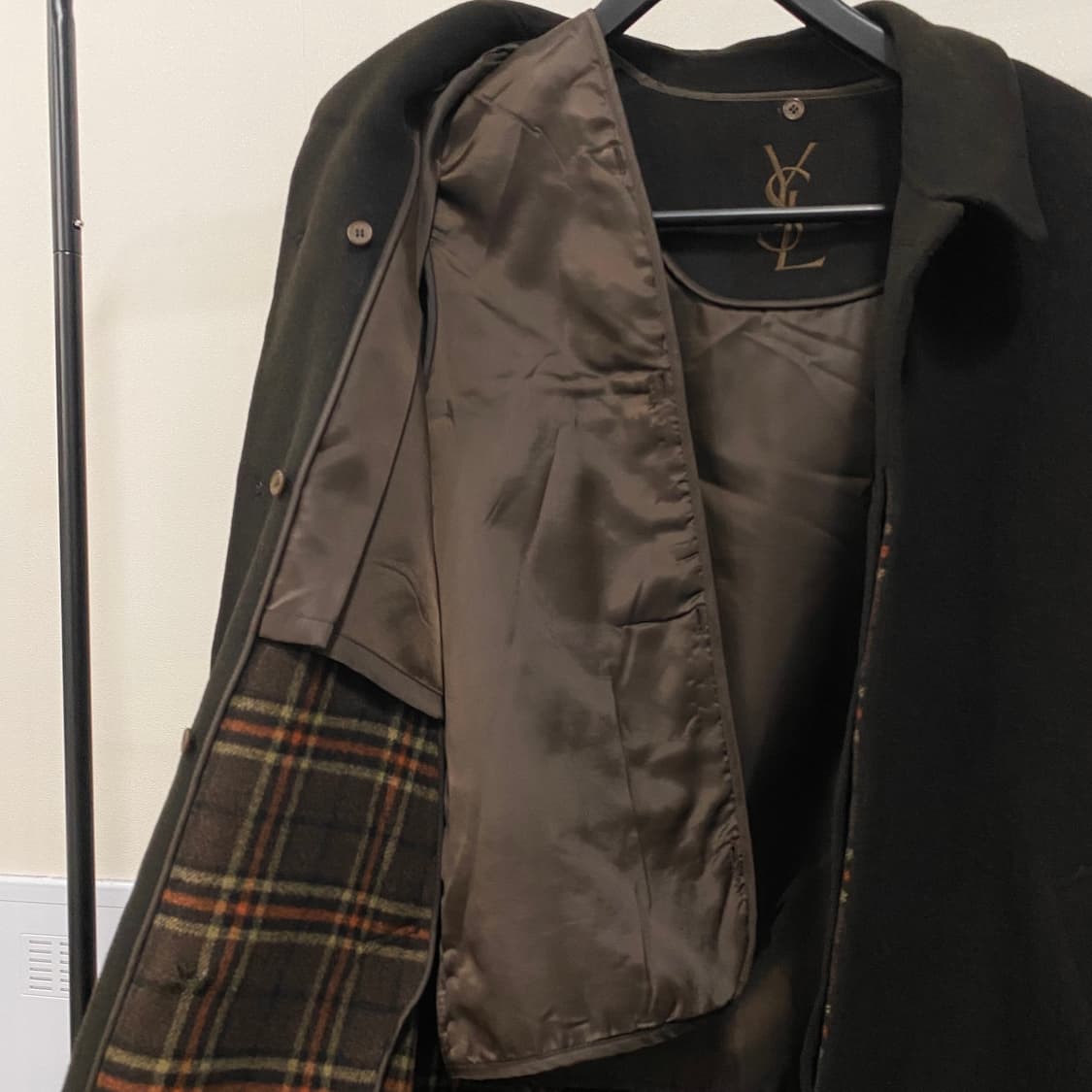 입생로랑 체크 디테일 울 코트 탈부착내피 상품이미지7