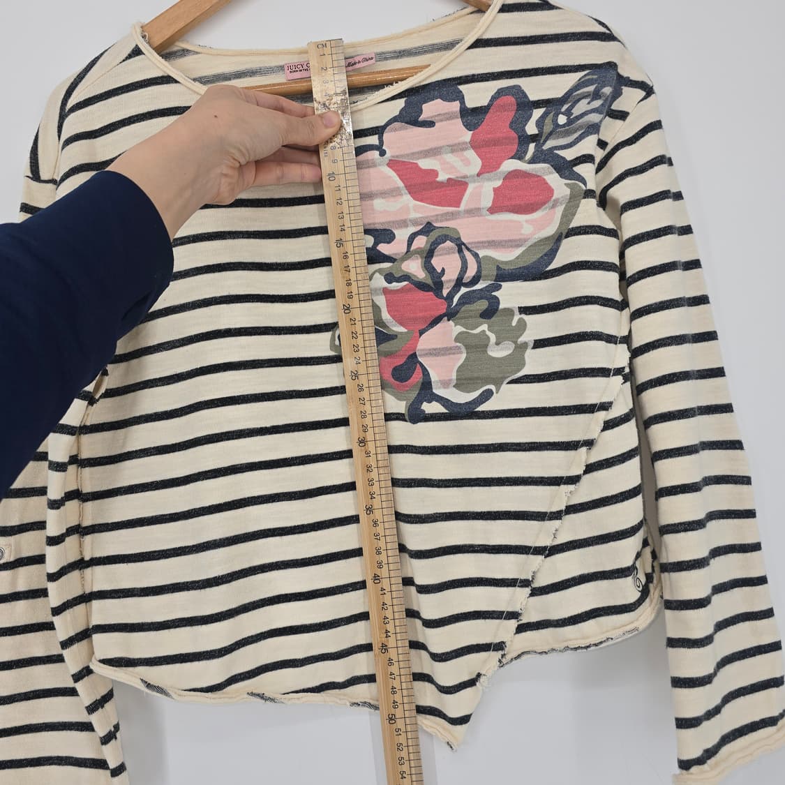 JUICY COUTURE 언발 스트라이프 플라워 크롭 티 (빈티지 무드) 상품이미지6
