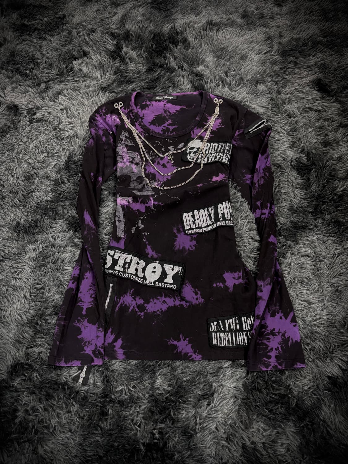 Sexpot Revenge 퍼플 펑키레터링 & 체인 스컬 긴팔 티셔츠 상품이미지1