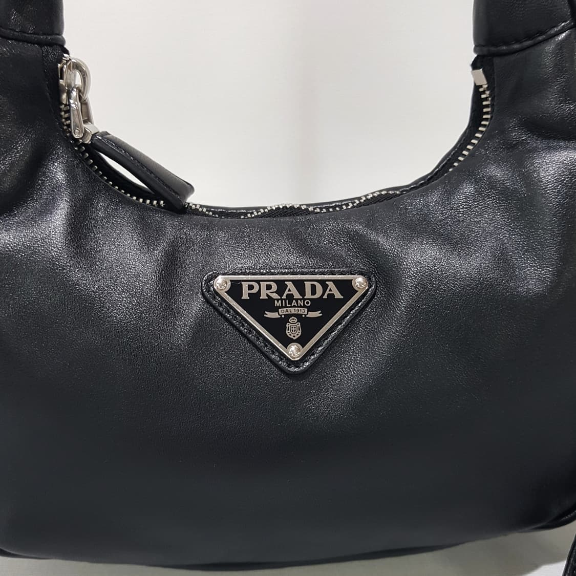 프라다 소프트 패딩 나파 가죽 호보백 1BA384 상품이미지3