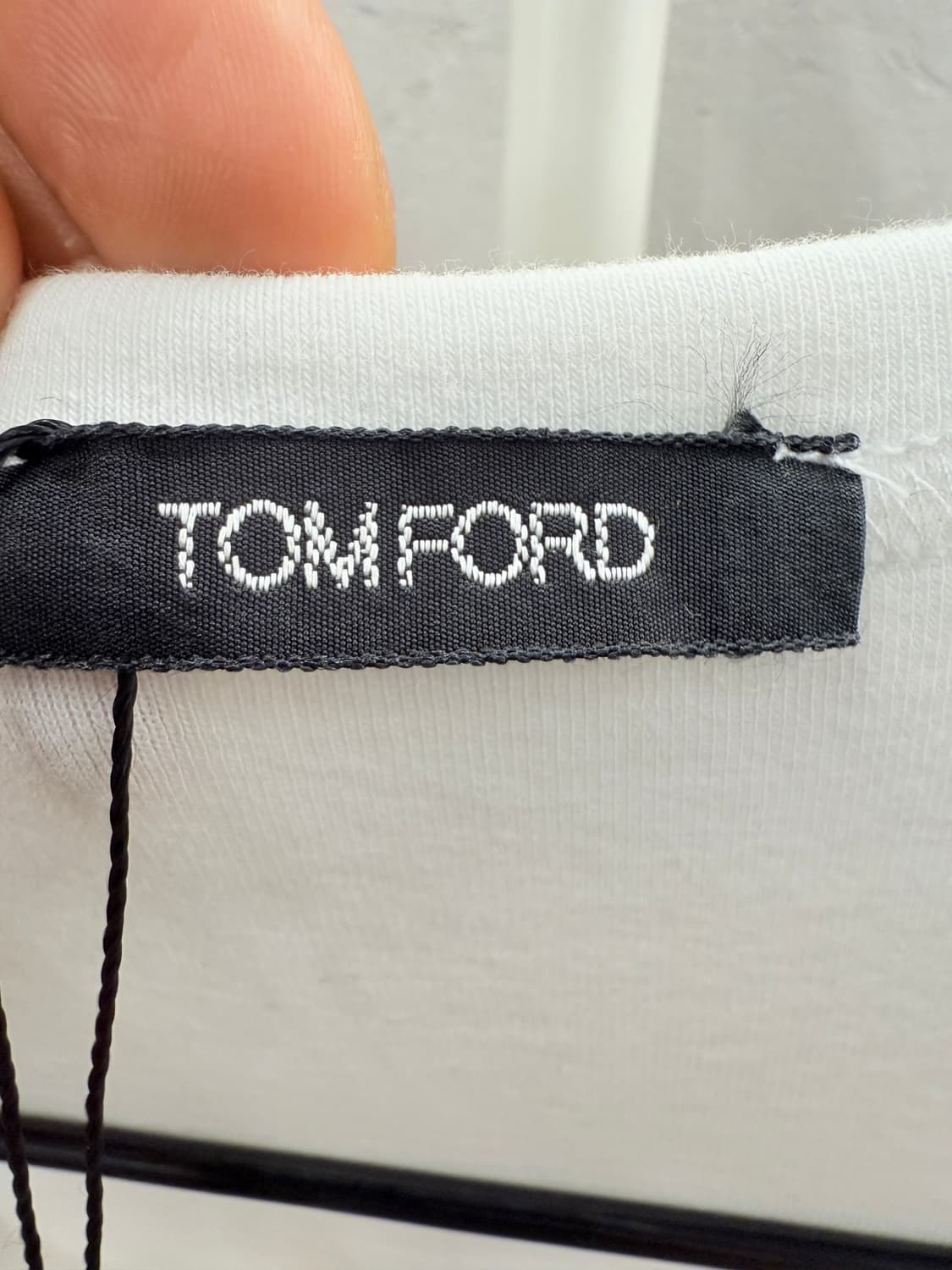 톰포드 화이트 코튼 브이넥 티셔츠 XL 상품이미지2