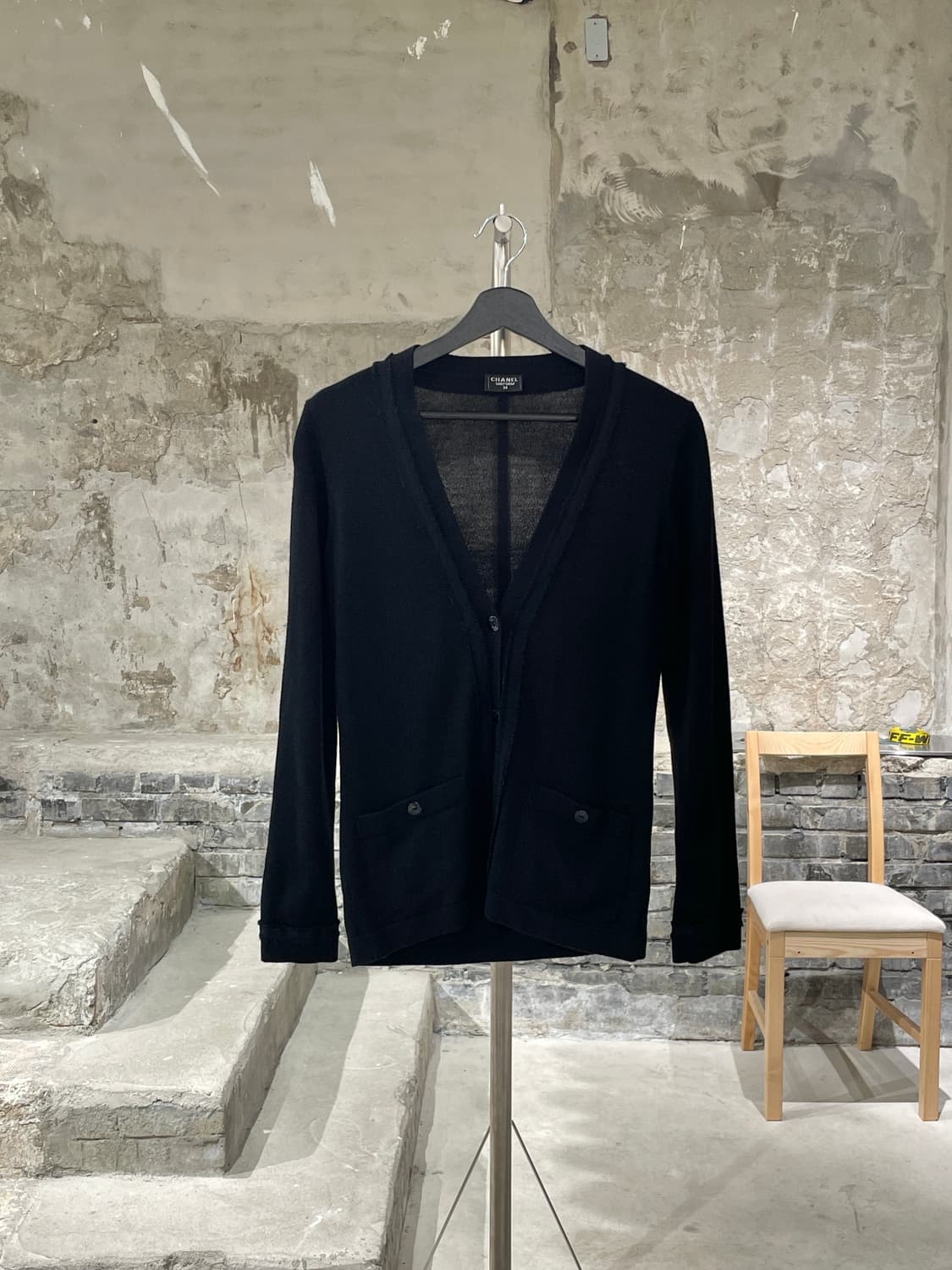 샤넬 유니폼 블랙 패널 울 아칼릭 가디건 상품이미지1
