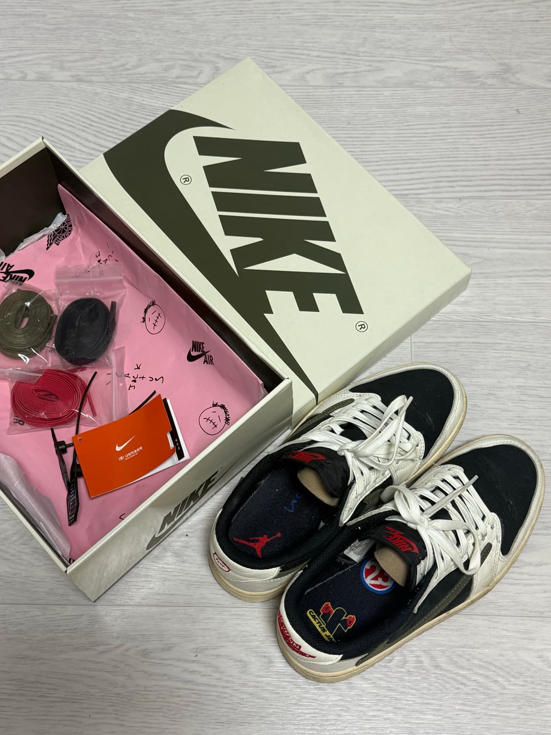 조던 1 트래비스 스캇 로우 올리브 상품이미지1