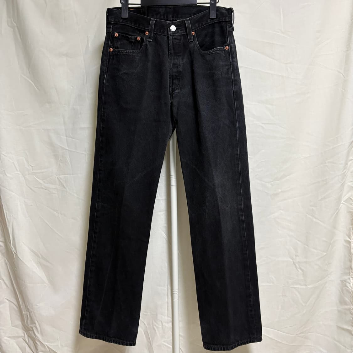 리바이스 501 흑청 스트레이트 데님팬츠 / W30, L32 상품이미지1
