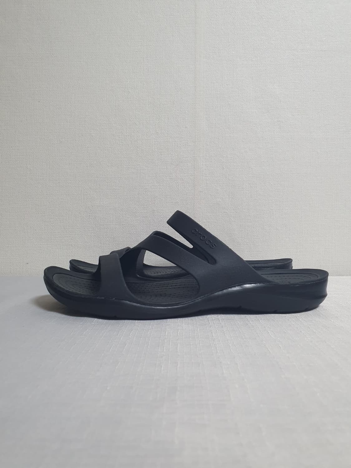 240mm 크록스 스위프트워터 샌들 블랙 W7 상품이미지2