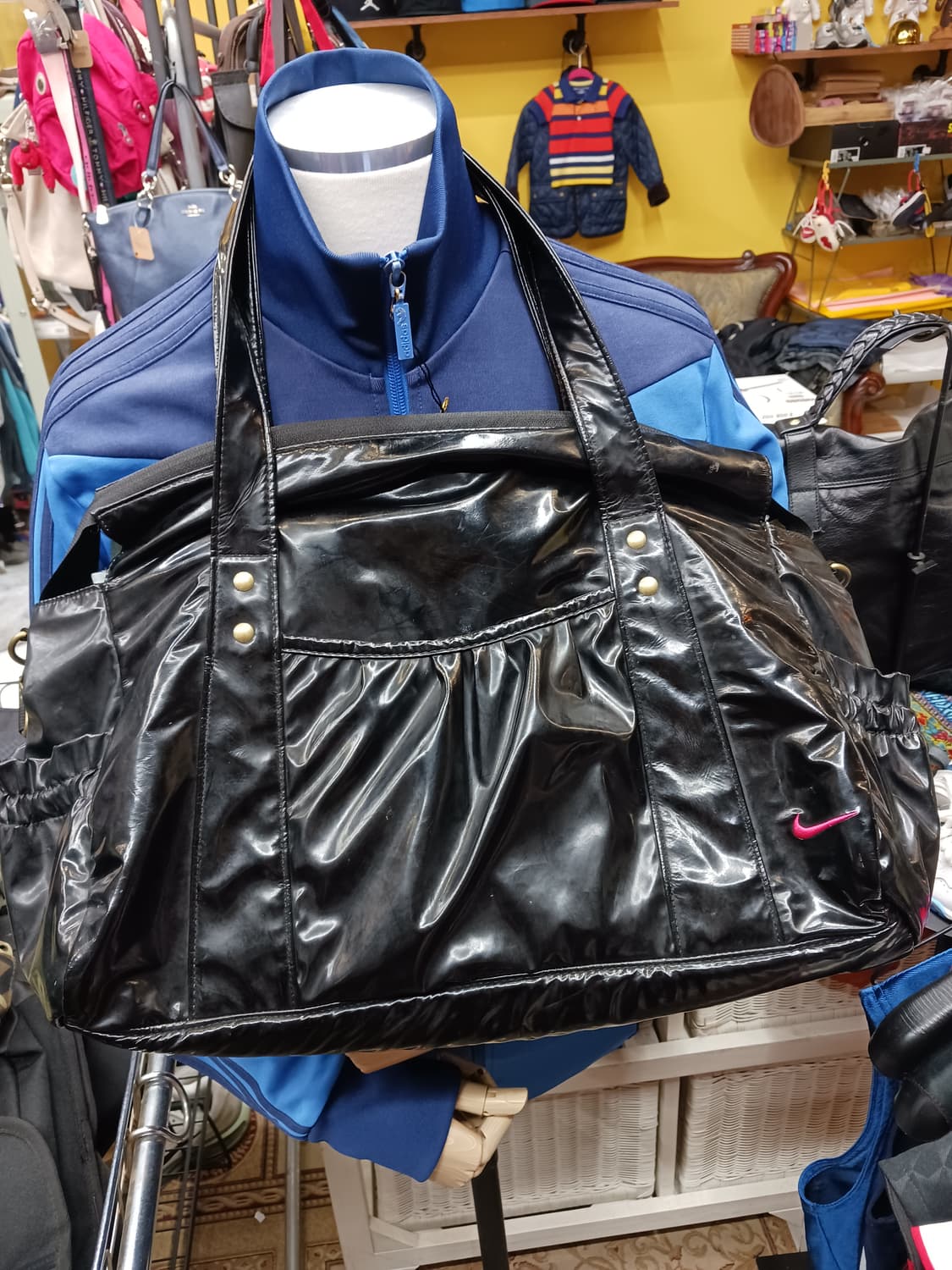 나이키 블랙 페이던트 숄더백 상품이미지3